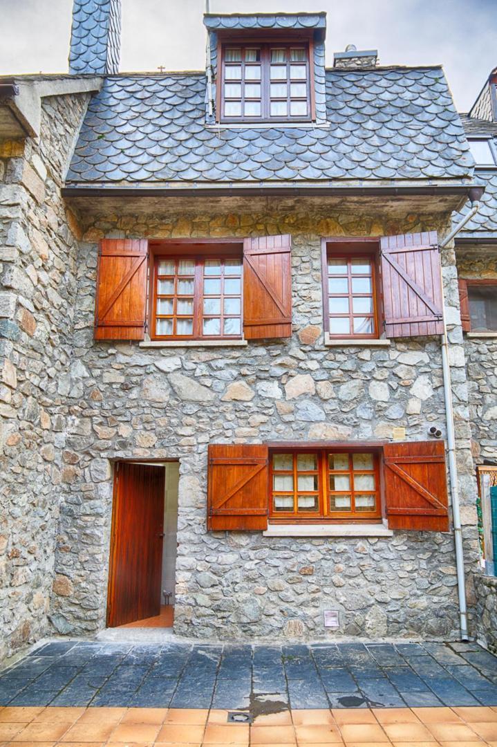 Saplan Real Estate Pensaueth Villa Salardú Eksteriør billede